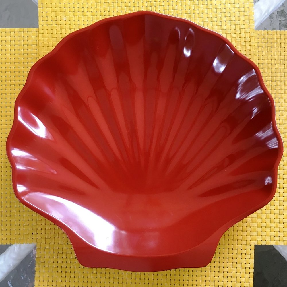 Non-breakable melamine serving platter for indoor or outdoor dining